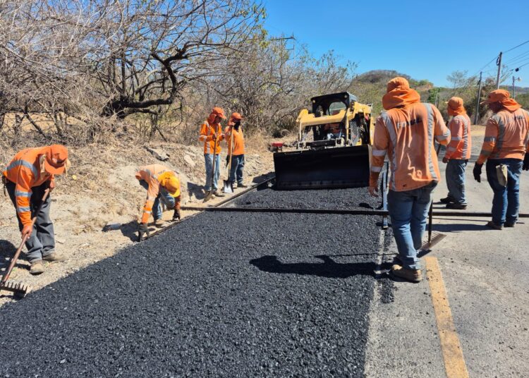 Rehabilitan carretera de La Unión