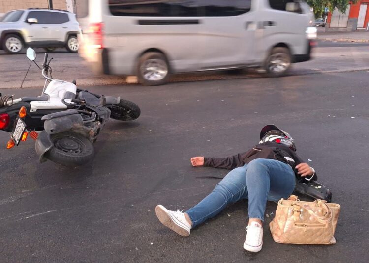 Motociclista resulta lesionada tras accidente en la Juan Pablo II