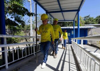 Entregan centro escolar renovado en Cuscatlán Norte