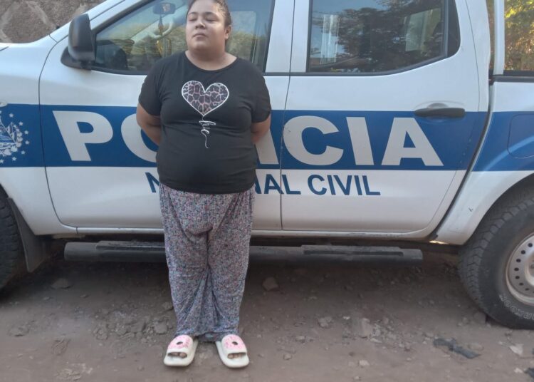 Capturan a mujer por atacar con un cuchillo a su sobrina de 6 años 