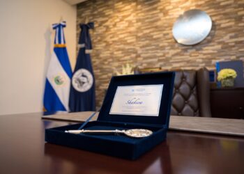 Shakira recibe las Llaves de la Ciudad y el título de Huésped de Honor en San Salvador
