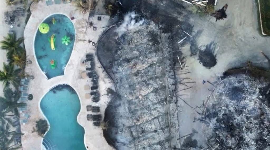 Alcaldía de Roatán coordina asistencia tras voraz incendio en un hotel