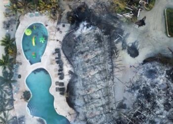 Alcaldía de Roatán coordina asistencia tras voraz incendio en un hotel