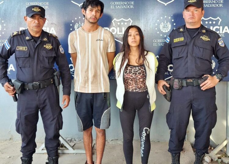 Capturan a pareja que hurtó cilindro de gas en mercado de Ahuachapán