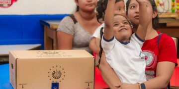 Entregan paquetes escolares en Sonsonate