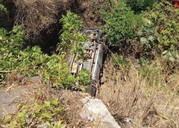 Vehículo cae a quebrada y deja un lesionado