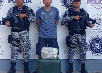 Capturan a sujeto con paquete de marihuana