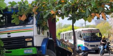 Cinco lesionados tras choque de camión contra una pared 