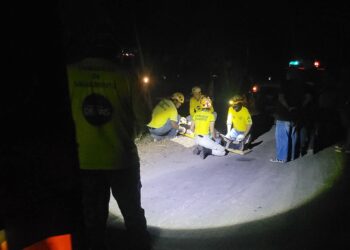  Motociclista resulta herido tras colisionar con rastra 