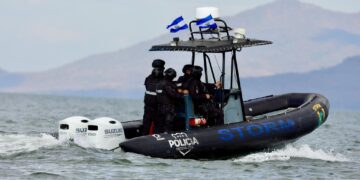 Encargada de Negocios de EE. UU. acompaña patrullaje antinarcóticos