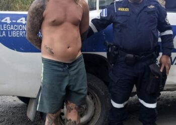 Arrestan a conductor borracho tras causar accidente