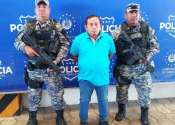 Sujeto es capturado por intentar asesinar a su pareja con un envase de vidrio 