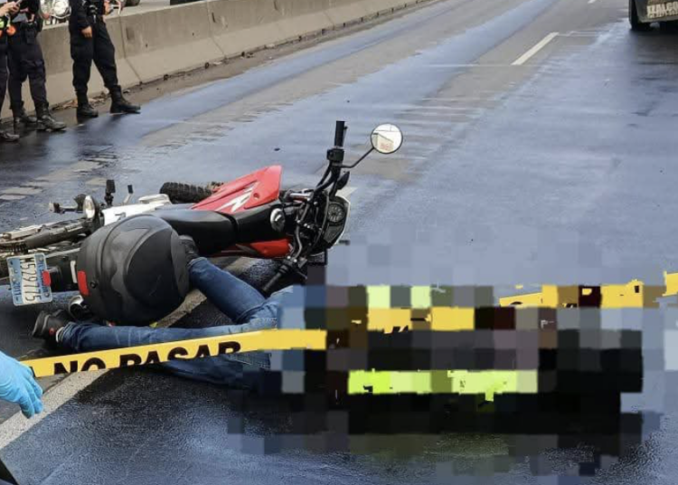 Motociclista fallece tras derrapar por aceite