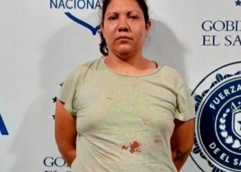 Capturan a mujer tras herir a su pareja con una botella de vidrio