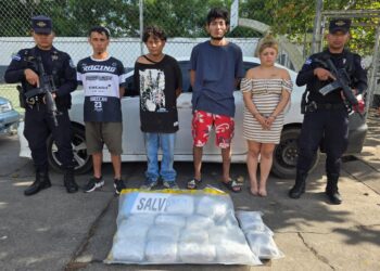 Capturan a cuatro personas con cargamento de droga