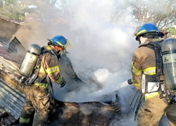 Bomberos sofocan incendio estructural en Santa María