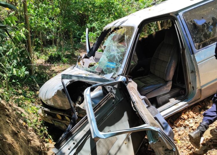 Múltiples lesionados tras fuerte accidente en Jayaque