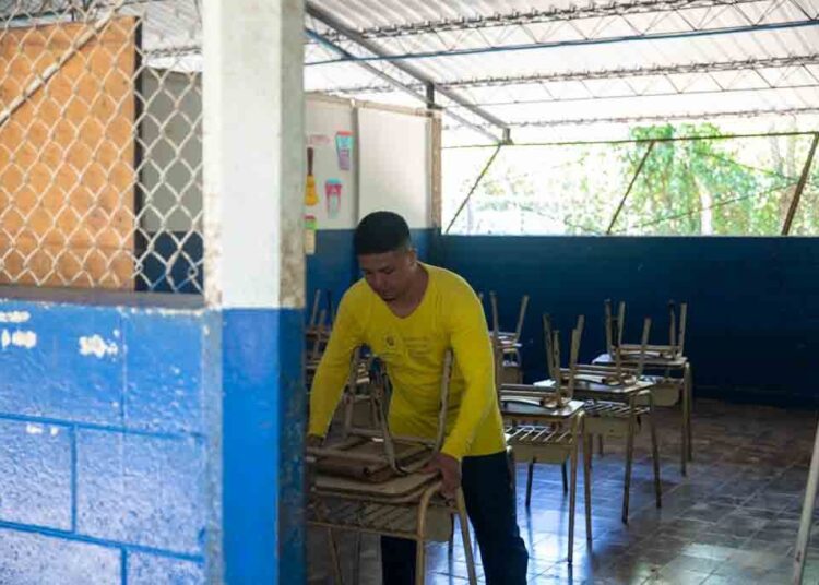 Remodelan centro escolar en San Juan Opico 