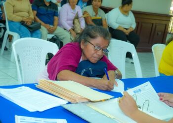 Vivienda garantiza seguridad jurídica a 270 familias 