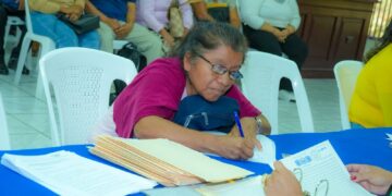 Vivienda garantiza seguridad jurídica a 270 familias