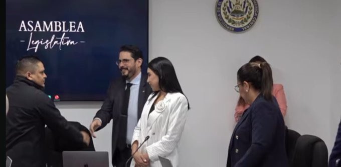 Asamblea analiza reformas para regular la generación de energía eléctrica