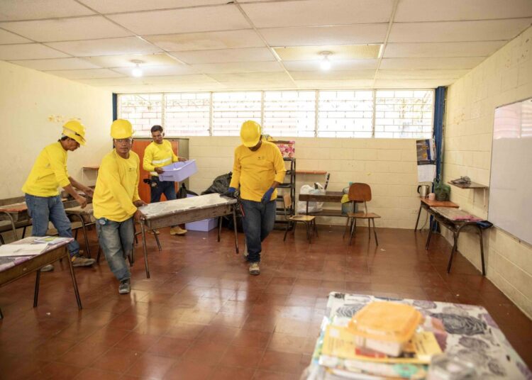 Remodelan Centro Escolar en San Pedro Perulapán
