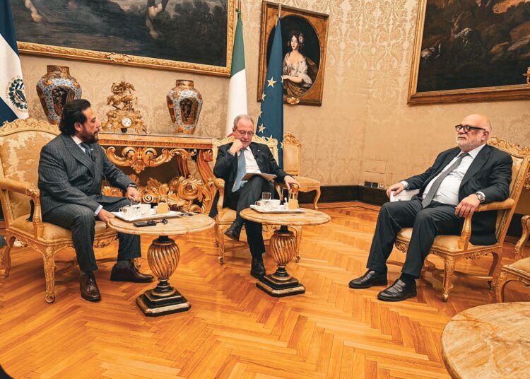 Félix Ulloa destaca avances en seguridad y economía ante legisladores de Italia