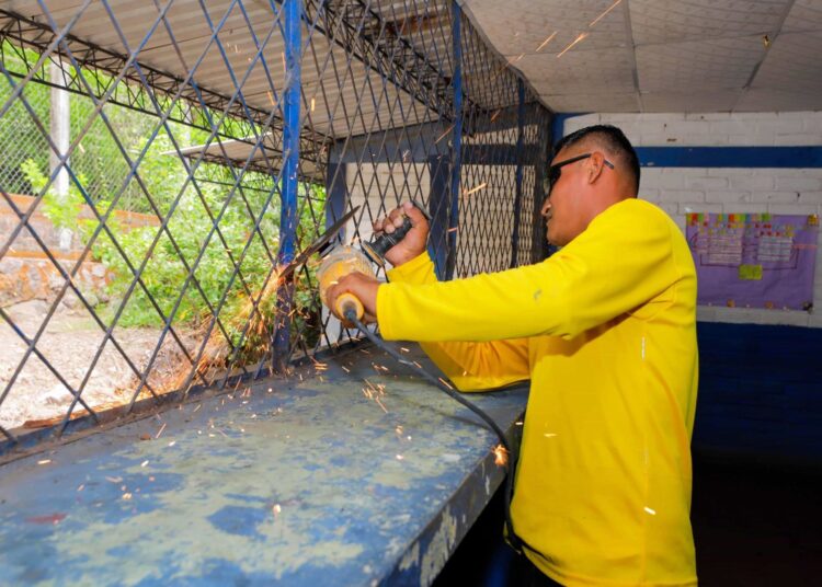 Inicia renovación total de un Centro Escolar en San Vicente