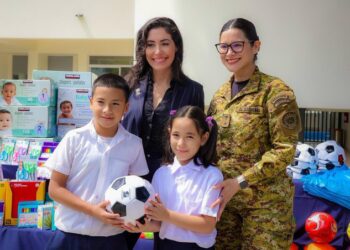 Entregan donativo deportivo al Ministerio de Educación