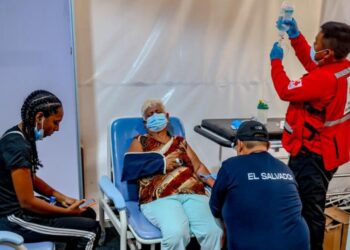 Brigada médica salvadoreña asiste a familias damnificadas en costa venezolana