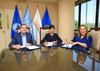 Director de la OPS valida el éxito de la Ley Nacer con Cariño en el Hospital de Soyapango