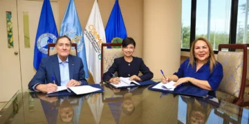 Director de la OPS valida el éxito de la Ley Nacer con Cariño en el Hospital de Soyapango