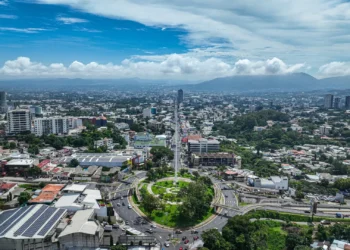Despliegan a unos 300 elementos de rescate y seguridad por el desfile de correo en San Salvador
