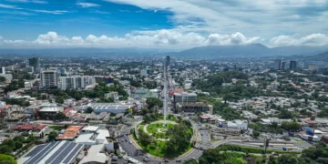 Despliegan a unos 300 elementos de rescate y seguridad por el desfile de correo en San Salvador