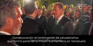 Condecoración al contingente de salvadoreños que formó parte de la misión humanitaria en Venezuela