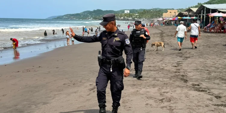 Protección Civil reportó cero ahogados en playas vigiladas pero registró tres fallecimientos en zonas no controladas