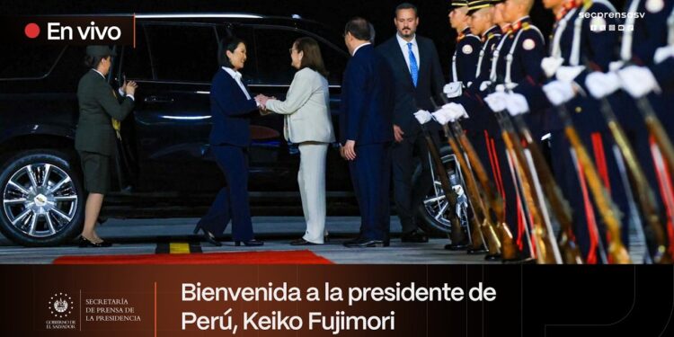 Presidente de Perú, Keiko Fujimori, arriba al país como parte de su visita oficial